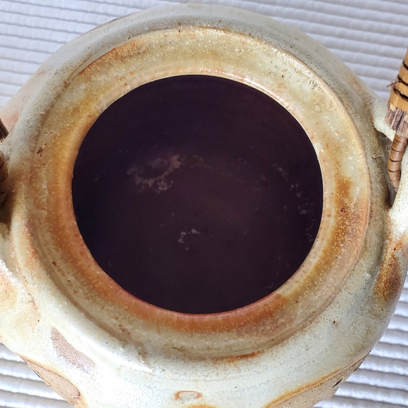 Handmade Studio Pottered Teapot Vintage Art Pottery Brown Beige Signed VB 32oz - Picture 9 of 11